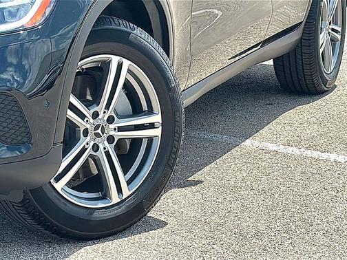 Black 2022 Mercedes-Benz GLC 300 Base