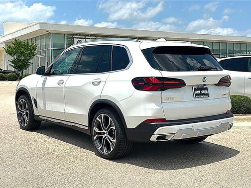 Mineral White Metallic 2026 BMW X5 sDrive40i