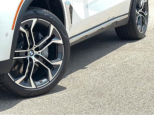 Mineral White Metallic 2026 BMW X5 sDrive40i