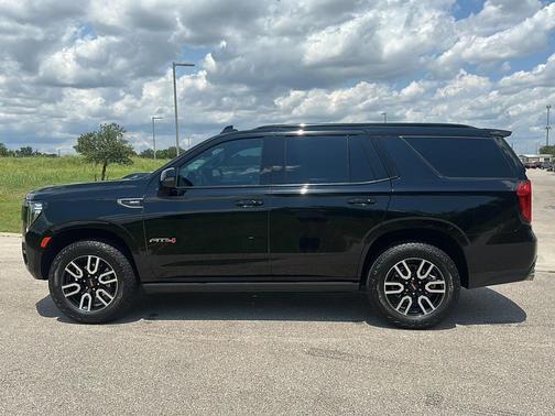 2023 GMC Yukon 4WD AT4