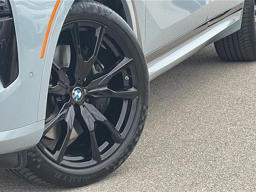 2024 BMW X7 M60i