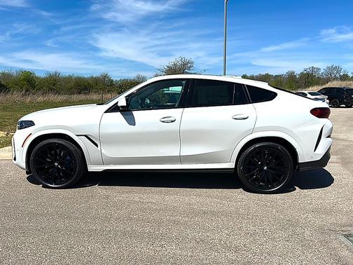Mineral White Metallic 2026 BMW X6 xDrive40i