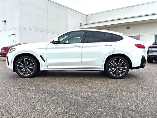 2025 BMW X4 xDrive30i