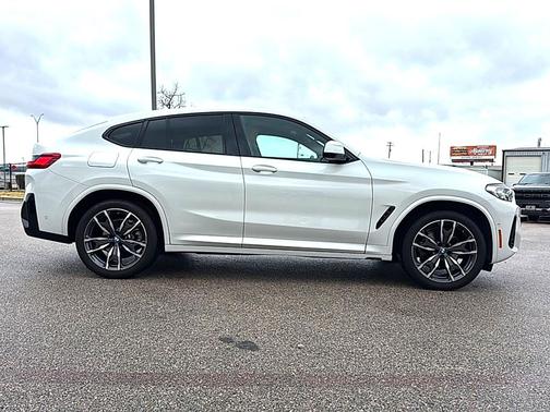 2025 BMW X4 xDrive30i