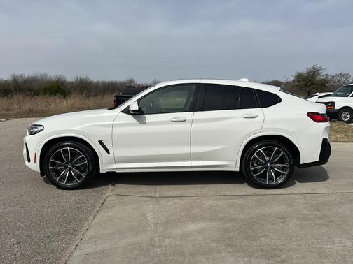 2025 BMW X4 xDrive30i