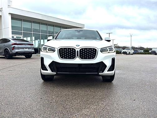 2025 BMW X4 xDrive30i