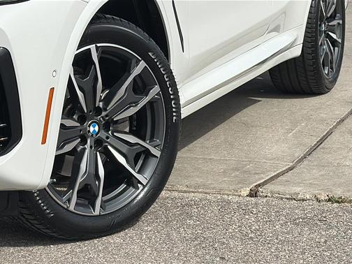 2025 BMW X4 xDrive30i