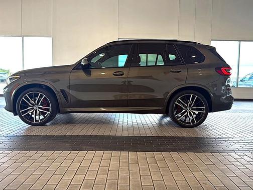 Manhattan Green Metallic 2023 BMW X5 sDrive40i