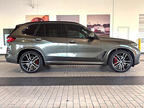 Manhattan Green Metallic 2023 BMW X5 sDrive40i