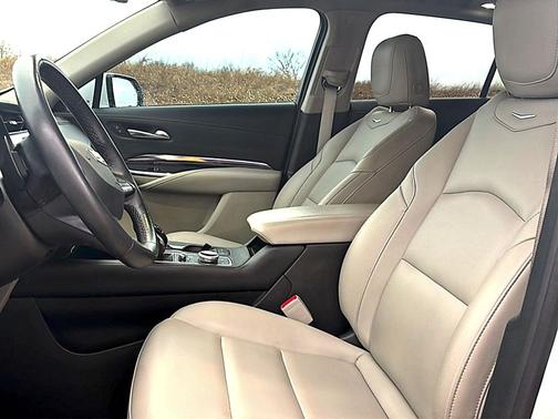 2023 Cadillac XT4 Luxury