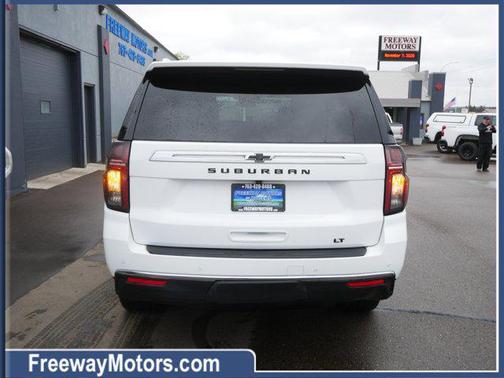 2023 Chevrolet Suburban LT