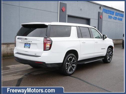 2023 Chevrolet Suburban LT