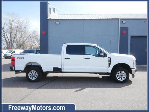Oxford White 2023 Ford F-350 XLT
