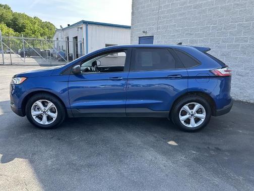 2022 Ford Edge SE