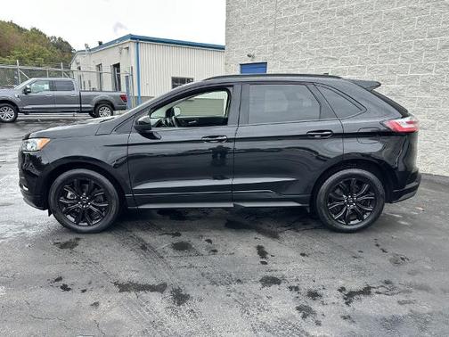 2022 Ford Edge SE