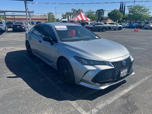 2022 Toyota Avalon Hybrid XSE