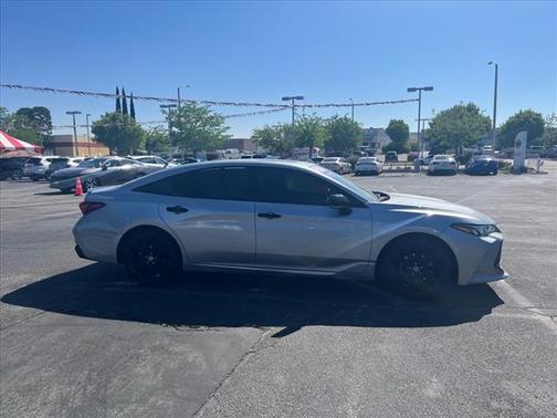 2022 Toyota Avalon Hybrid XSE