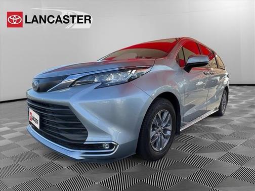 2022 Toyota Sienna XLE 8 Passenger