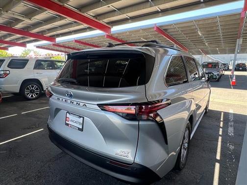 2022 Toyota Sienna XLE 8 Passenger