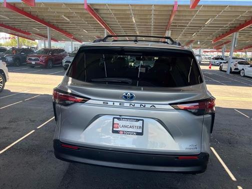 2022 Toyota Sienna XLE 8 Passenger
