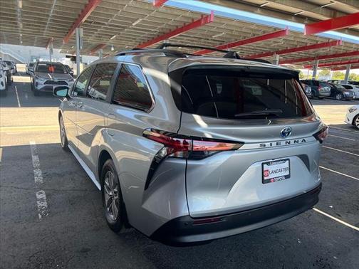 2022 Toyota Sienna XLE 8 Passenger