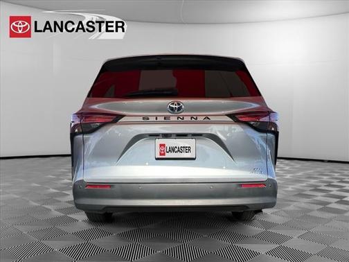2022 Toyota Sienna XLE 8 Passenger
