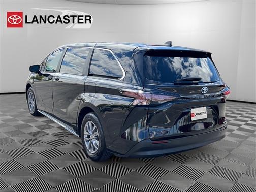2024 Toyota Sienna LE