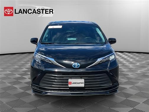 2024 Toyota Sienna LE