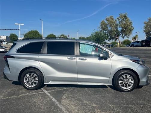 2023 Toyota Sienna XLE