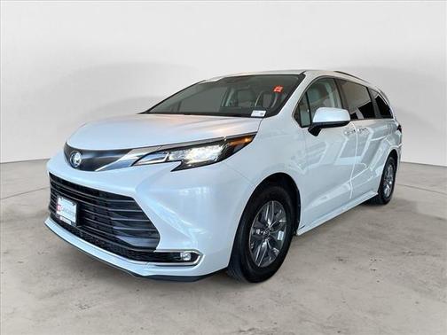 2023 Toyota Sienna XLE 7 Passenger