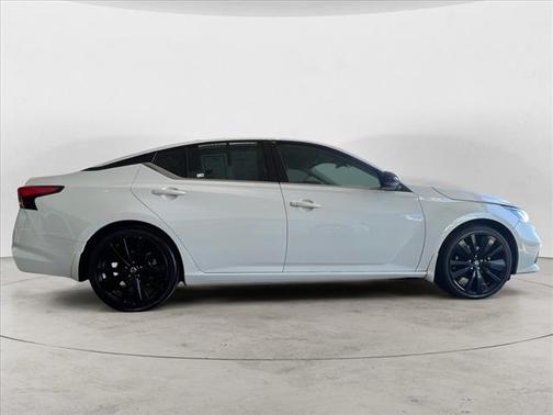 2022 Nissan Altima SR FWD