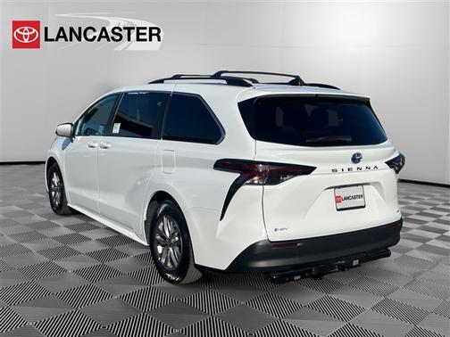 2025 Toyota Sienna LE