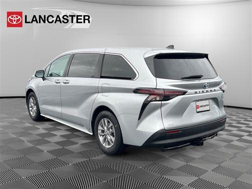2023 Toyota Sienna LE