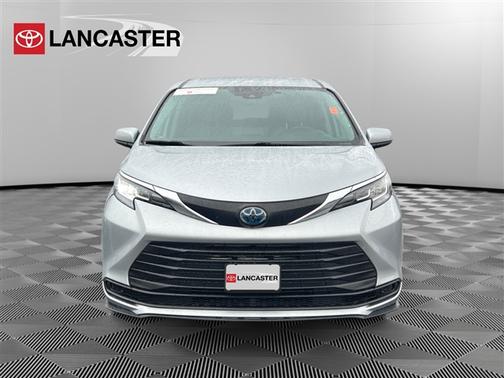 2023 Toyota Sienna LE