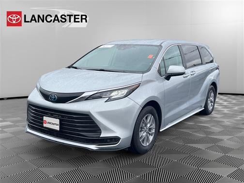 2023 Toyota Sienna LE