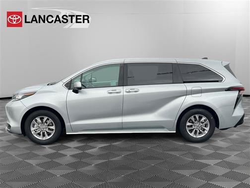 2023 Toyota Sienna LE