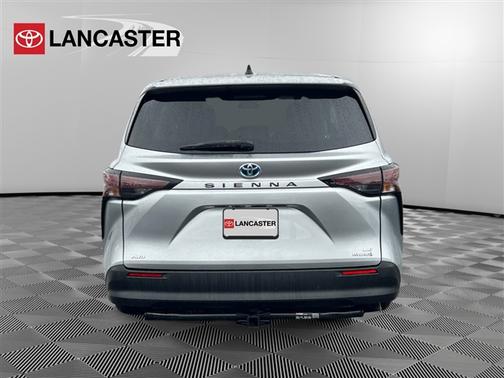 2023 Toyota Sienna LE
