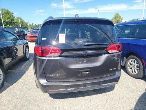 Photo 3 of 3 of 2020 Chrysler Pacifica Limited