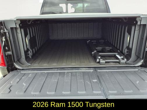 Diamond Black Crystal Pearlcoat 2026 RAM 1500 ST