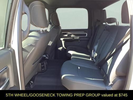 Bright White Clearcoat 2026 RAM 2500 Big Horn Crew Cab 4x4 6'4' Box