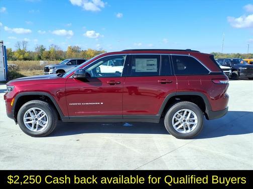 2025 Jeep Grand Cherokee Laredo
