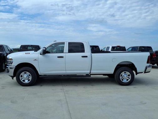 2025 RAM 2500 Tradesman Crew Cab 4x4 8' Box