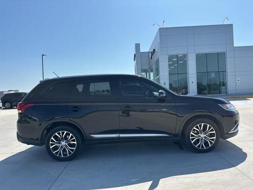 2016 Mitsubishi Outlander SE