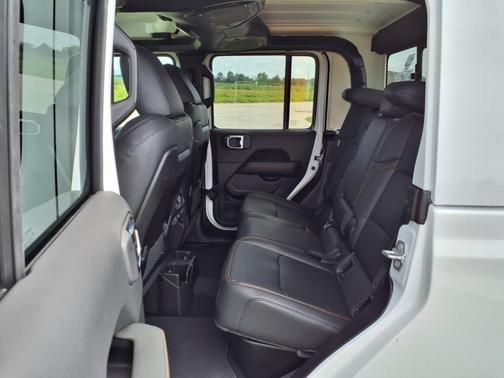 2025 Jeep Gladiator High Tide
