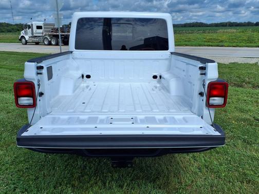 2025 Jeep Gladiator High Tide