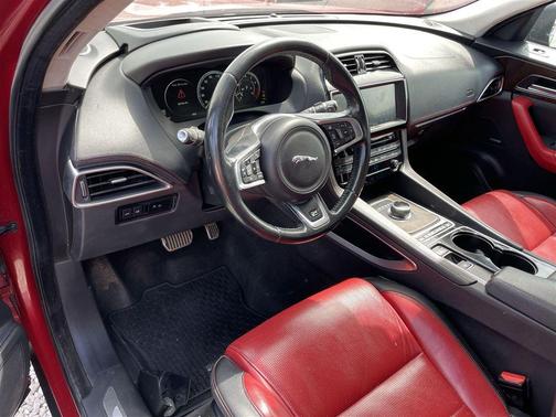 2017 Jaguar F-PACE 35t R-Sport
