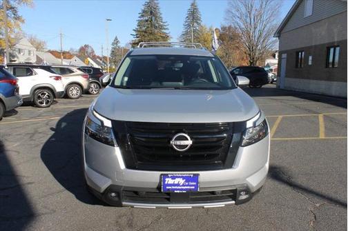 2023 Nissan Pathfinder SL AWD 4dr SUV