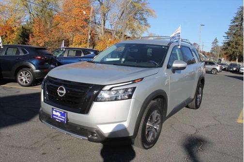 2023 Nissan Pathfinder SL AWD 4dr SUV