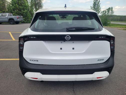 Fresh Powder 2026 Nissan Kicks S