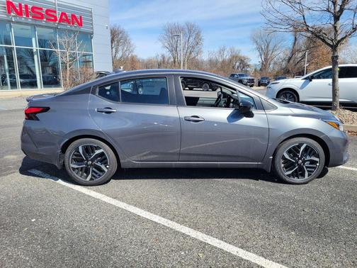 2025 Nissan Versa 1.6 SR